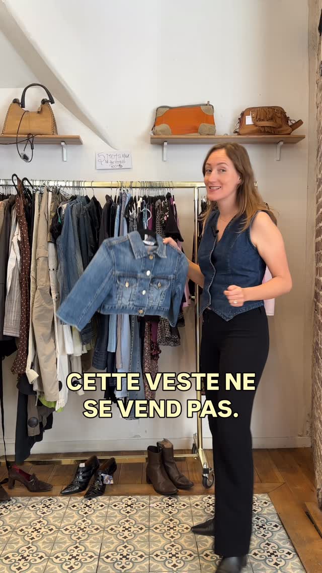 Et vous, vous comprenez pourquoi cette veste en jean Liu Jo vintage ne se vend pas ? 🤷🏻♀️
(Si vous souhaitez lui donner une seconde vie, elle se trouve dans notre boutique de Saint-Paul !)
#boutiquevintage #boutiquevintageparis #friperieparis shopping paris friperie parisienne vintage lover vintage outfit fail business fail échec