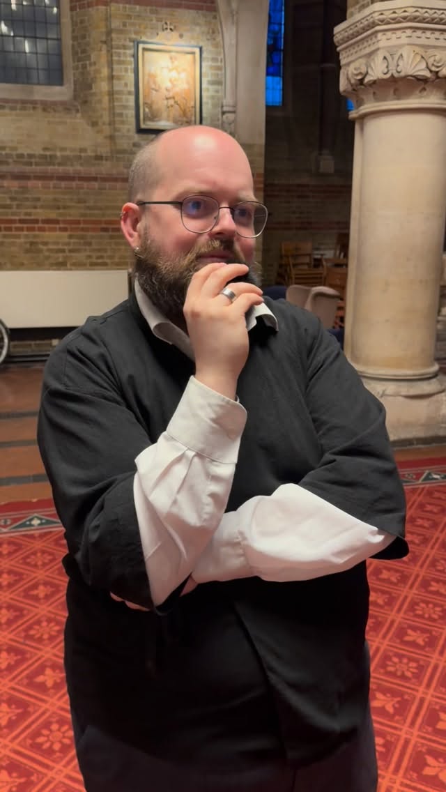 Did you guess this song from our Spring set? Grab tickets to see it live on the 9th of May at 3PM from the link in our bio 🎟️
Thames Journey by Nigel 🇿🇦Hess🇿🇦 follows the path of the Thames River with a quiet, contemplative start all the way through to a grand conclusion. Listen for all of the musical links of the Thames, including dances, boating songs, and even a bit of Greensleeves!
#musicalpuzzle #londonmusic #windband #queerlondon #londonculture