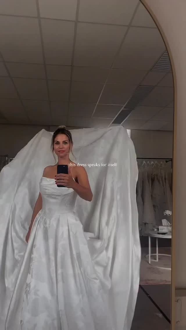 The train fluff test 🤍
For the bride who blends modern sophistication with timeless romance, Style SY8084 brings together whimsical fairytale charm and contemporary designer fashion. This stunning strapless ballgown features a ruched neckline that wraps elegantly into a Basque waist bodice. Contoured seams beautifully shape the figure before flowing into a pleated skirt, accented with a gown-length row of fabric-covered buttons for a classic touch.
Want to book an appointment? 💕
Visit our website & book online | Website link in bio
📍Bedfordshire
@piperandevebridal
www.piperandeve.co.uk
#bride #weddingdress #bedfordshireweddings #miltonkeyneswedding weddinguk bridalmakeup Bedfordshirebride Justin Alexander stellayork