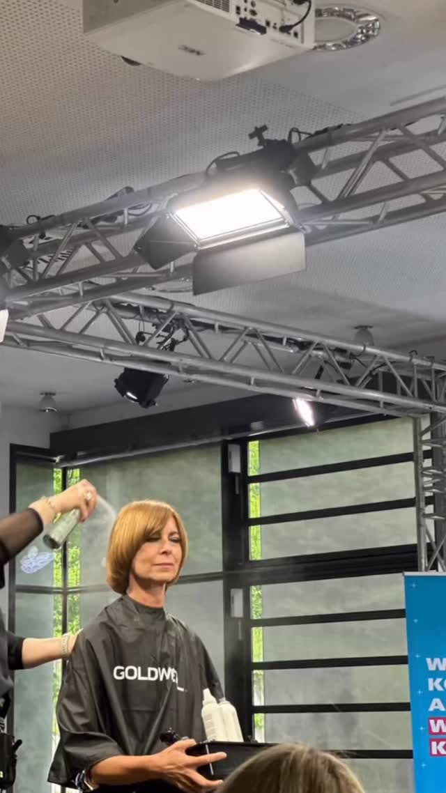 Ein kleiner Vorab… später folgt mehr
Was ein Sonntag!!! Tolles Team auf der Bühne❤️🐝❤️🐝❤️