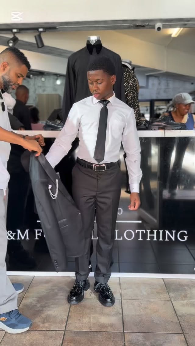Check out this outfit only at our shop…..
* Suit - R1650
* Shirt - R650
*Brooch-150
* Necktie - R150
* Belt - R250
* Cologne - R500
* Shoes - R750
* Total - R3800
www.mandmformalclothing.com…. Update your wardrobe only at M&M Formal Clothing
#mandmformalclothing #creatorsearchinsight #southafrica #steezybwoi #matric2026