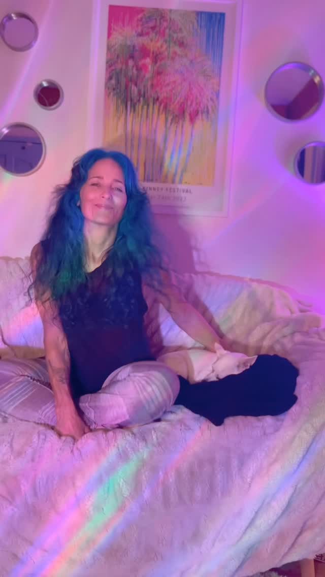 Mother’s Day can be challenging for those of us who have lost our mother. You are not alone. I created a short meditation as a space for comfort, remembrance, and love.
Full 5 minute guided meditation available free on YouTube and Bandcamp. Link in bio 🤍 #mothersday #meditation #binauralbeats #violin #goodvibes
