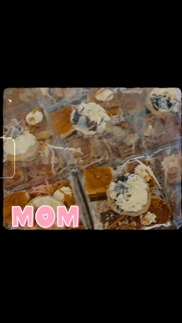 Mothers Day sweets all prepped and ready to go π©·
** If you ordered my the Blooms & Bites box collab, a reminder that pick up is at Black Creek Flower shop on the pick up time arrangements Laura set out. (Not here)
Subscribers, you picked your time, you know the drill.
There are no extra boxes that I will be posting, but I am feeling very grateful to have helped spoil over 100 mamas with boxes this weekend.
With much love, and a very Happy Mother's Day weekend
- Brit