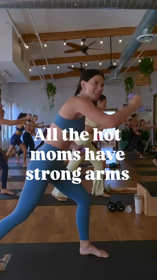 And they work hard for them!! But seriously, strong and shaped arms take effort and a skilled trainer to lead the way 😉 Let’s go ladies!! 💪🏻