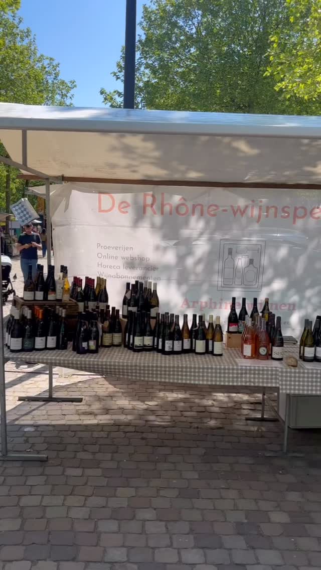 #Arphinewijnen @reuringmarkt. Elke oneven week! Kom ook eens langs, of bekijk ons assortiment via de link in de bio.
#rhône #wijn #markt #wijnspijs
