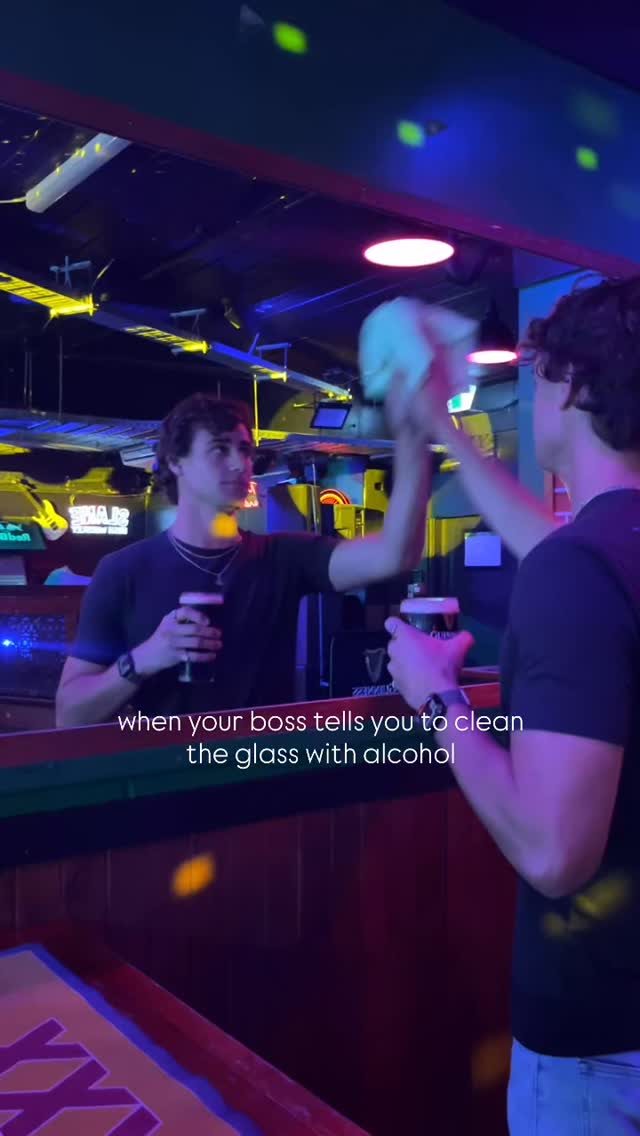 When your boss tells you to clean the glass with alcohol ๐๐บ
Perks of the job honestly ๐คท
#PaddysAirlie #BarLife #BartenderLife #AirlieBeach