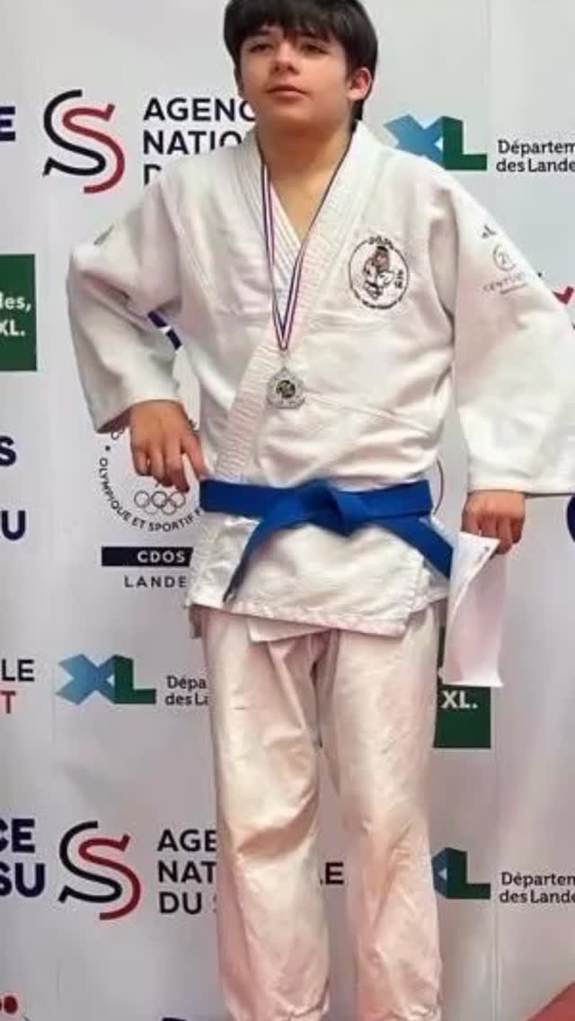 🔥 Bravo à Iban, notre jeune talent, pour sa sélection au championnat de France par équipe demain à Ceyrat près de Clermont-Ferrand 🇫🇷🥋
Ils sont partis ce matin à 11h00 avec une belle équipe et de superbes cadres Techniques 💪🤙🙏
Une superbe récompense qui va lui permettre de rivaliser avec les meilleurs judokas français et surtout de vivre une magnifique expérience humaine et sportive 💪
Prends du plaisir, donne tout, ne lâche rien… tout le club est derrière toi 🙌
Allez Iban ! Allez l’équipe landaise 🔥🥋💪🤙
Diffusion :
Chaine Youtube @FranceJudo https://www.youtube.com/playlist?list=PLhaq-As0z0QiBYaBHTQE77QOAx3mQifrR
#dojostmartinois #judoclubcotebascolandais #shiaiclubcapbretonangresse