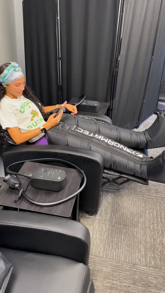 Sore after games? This is the 30-minute routine that actually moves the needle.
Most athletes finish a game and do nothing.
Maybe some ice. Maybe a stretch. Then bed.
And they wonder why they’re still sore 2 days later — or why their legs feel dead for the next game.
Here’s what a real post-game recovery window looks like:
0–10 min — Compression
NormaTec on legs. Flush the metabolic waste out. Passive. Just sit there.
10–20 min — Cold plunge
Reduce inflammation, reset the nervous system. 10 minutes is enough.
20–30 min — Red light therapy
Tissue recovery at the cellular level. Most athletes have never even tried it.
30 minutes. That’s it.
You don’t need an ice bath at home. You don’t need a $3,000 recovery setup.
You need a recovery room that’s already built — and a membership that makes it worth showing up every week.
DM me RECOVERY and I’ll send you membership details.#redlighttherapy #coldplunge #sportsrehab #sportsrecovery