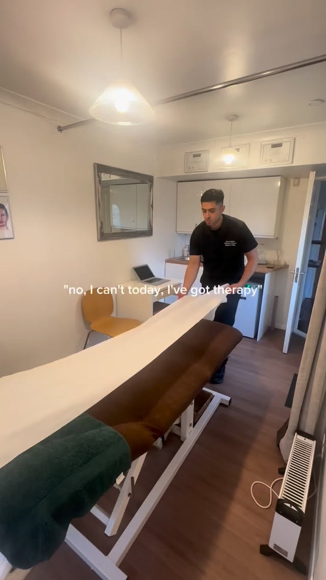 My favourite place.
Nothing beats setting up clinic for a full day of treatments, catching up with amazing clients.
Treatments
• Anti-Wrinkle Injections
• Dermal Filler Transformations
• PRP Regenerative Hair Care
• PRP Facials
• Skin Boosters
#Aesthetics #DermalFiller #FacialRejuvenations #AestheticsClinic #AestheticsPractitioner