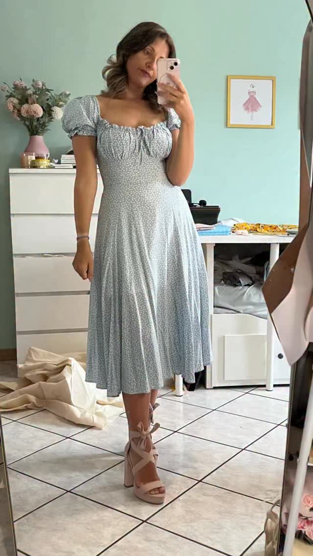 Another dress and this one isn’t my pattern but I still loved making it. A few years back I decided to make a milkmaid’s dress and I chose the pattern from @lydianaomistudio and I love it what do you think?