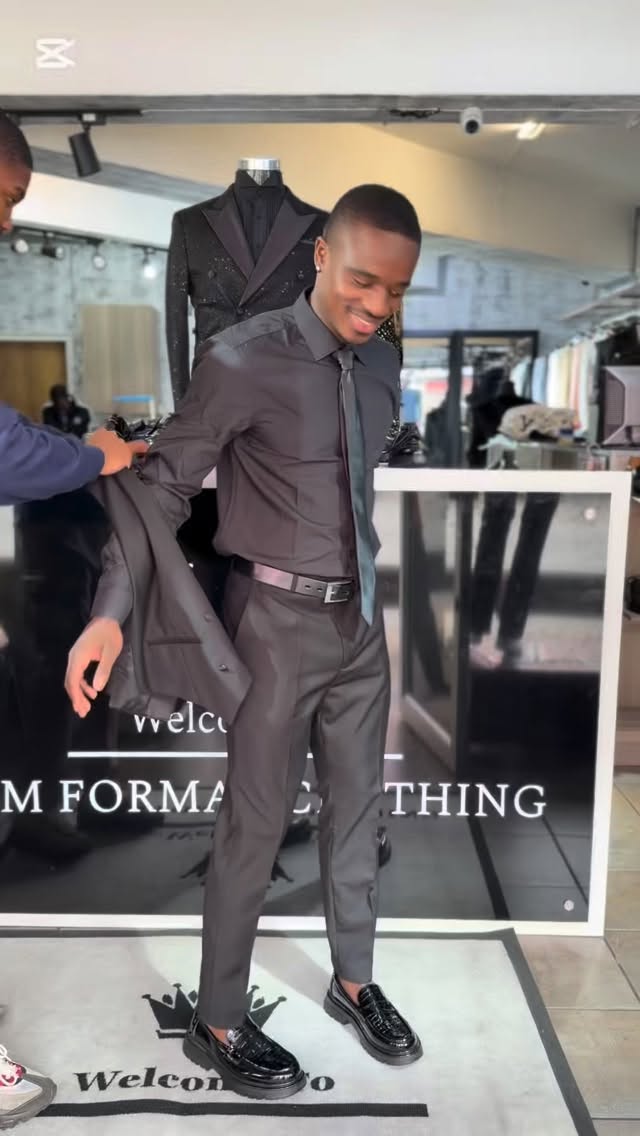Check out this outfit only at our shop…..
* Suit - R1650
* Shirt - R350
*Brooch-150
* Necktie - R150
* Belt - R250
* Cologne - R500
* Shoes - R750
* Total - R3800
www.mandmformalclothing.com…. Update your wardrobe only at M&M Formal Clothing
#mandmformalclothing #creatorsearchinsight #southafrica #steezybwoi #matric2026