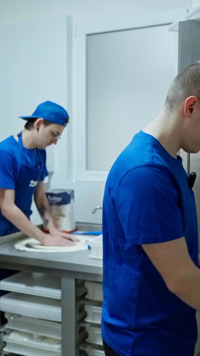 A jak zaučujete nováčky u vás? 😄 #ooopizza #pizza #plzen