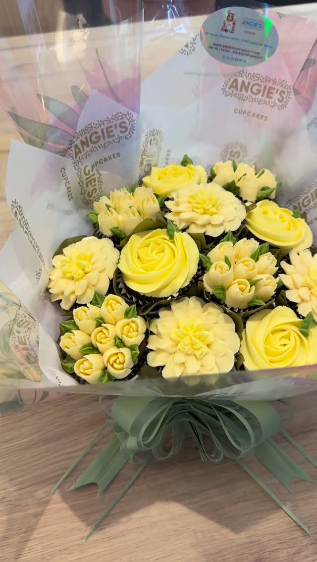 #cupcakesfleurs #angiescupcakes77 #bouquetdecupcakes