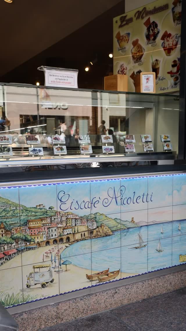 ☀️ Das sonnige Wochenende steht vor der Tür – die perfekte Zeit für eine kleine Auszeit bei Eiscafé Nicoletti 🍨🌴
Genieße cremiges Eis, erfrischende Getränke und entspannte Momente in der Sonne mit deinen Lieblingsmenschen. Ob fruchtig, schokoladig oder klassisch italienisch – bei uns findet jeder seinen Lieblingsbecher 😍✨
Kommt vorbei und macht euer Wochenende noch ein bisschen süßer! ☀️🍦
#EiscaféNicoletti #Konstanz #SonnigesWochenende #IceCreamLover #SommerFeeling