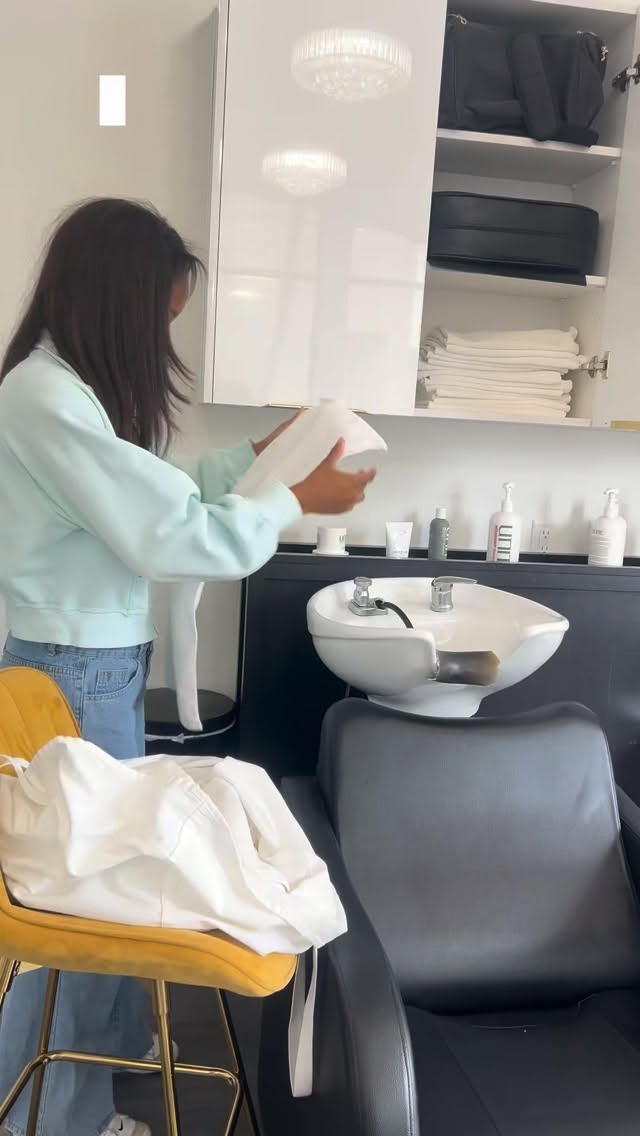 🤱Happy Mother’s Day to the incredible women who’s beauty leads with strength and hard work with endless grace and determination🤍💐
Happy Mother’s Day from me and my hardworking baby 😅🥰
#ablowdrybar #momlife #fyp