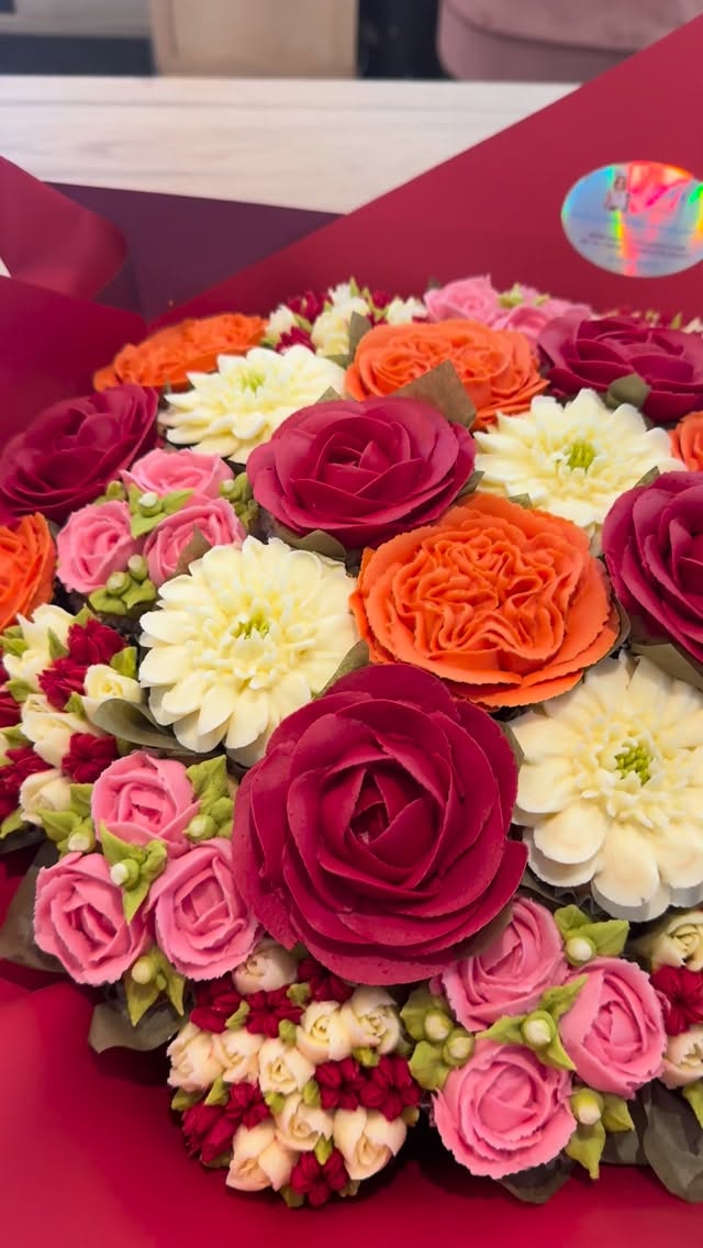 #angiescupcakes77 #bouquetdecupcakes #patisserietrompeloeil #cupcakebouquet #gateaucommunion @lagnycommerces