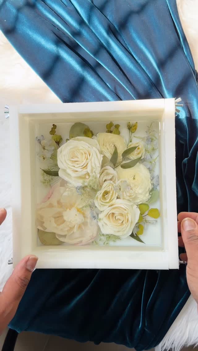 Watch me unmold this 8x8” block from HDPE mold. The flowers in this piece were color enhanced!
.
Florist: @awholebunchflowermarket
Mold: @moldi.resinmolds use code ‘Pranal5’ for discount
Resin: @superclearepoxy liquid glass. Use the link in linktree bio and code ‘Pranal5’ for additional discount. The coupon can be stacked on current discounts they are running.
.
.
.
.
.
#bouquetpreservation #flowerpreservation #flowers #resin #art #keepsake #bouquet
