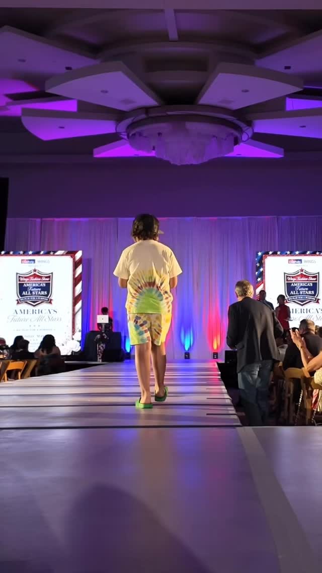 Who needs to walk the runway when you can do the worm?
Pretty special when you get to announce your own kid in the @childhelpazwings fashion show 💗 What you missed me saying was he got it from his dad 😉
.
.
.
Look 👉 @garageboutiquearizona
🎥 @sarahvitelphoto