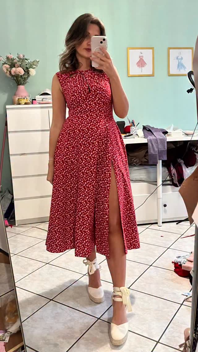 This dress is next on my list of patterns I’d like to make available on my website. It’s not an easy design to make and I’m not sure how easy it will be to grade but let’s see. Would you be interested in making this dress?