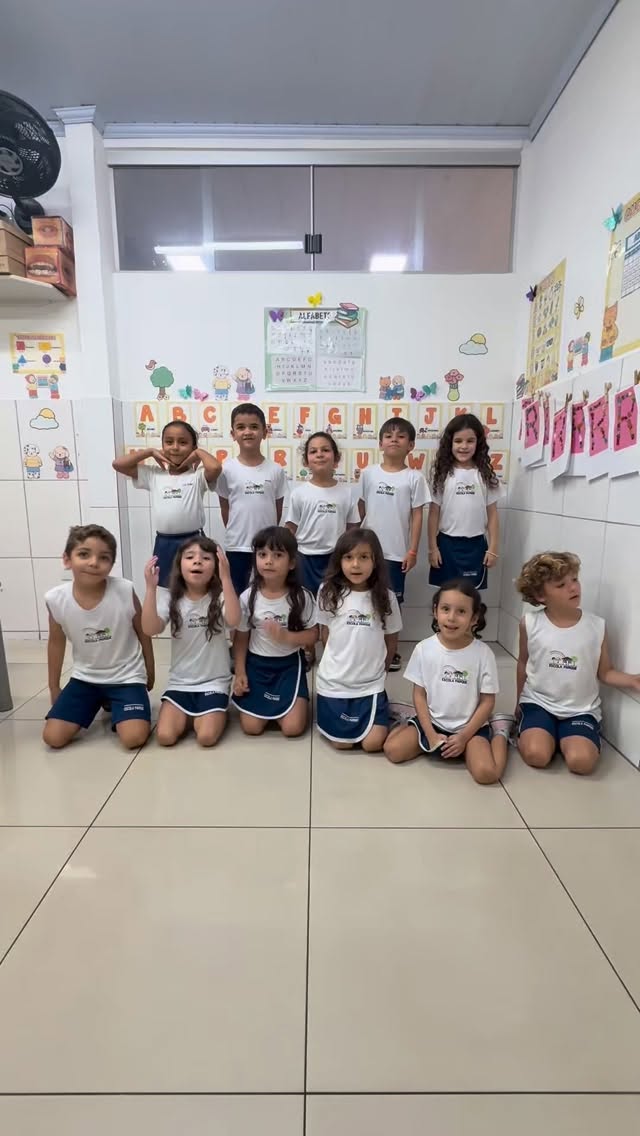 No olhar das crianças, as mães viram poesia… ✨
São estrelas que brilham, são lindas como o mundo mais bonito que existe, são tudo aquilo que o coração consegue imaginar.
No Infantil IV, cada criança traduziu o amor do seu jeitinho — com sinceridade, encanto e aquela magia que só a infância tem.
Porque, para eles… mãe é tudo que há de mais especial no universo. 💛
#DiaDasMães #EscolaParque #EducaçãoComAmor #Infantil4 #AmorDeMãe OlharDaInfância InfânciaComAfeto Maternidade Família AmorQueTransborda