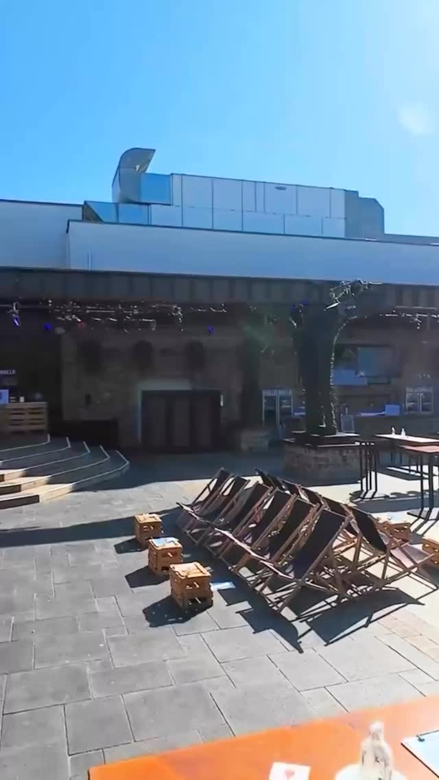 Ja, ihr seht richtig 👀
Weil es so schön war, gehen wir den nächsten Step – und zwar mit dem „Das HALLE Tor 2 Weinfest“🍷🍇🪩
Und das Ganze? Mitten im Hochsommer.
Freut euch auf Open-air Summer Vibes, verschiedene Wein und Foodstände und vieles mehr…🌟
More Infos coming soon…
Schon diesen Sonntag droppen alle Infos & der Ticketshop geht online, stay tuned😚
Save the Date:
📅 24.07.2026 & 25.07.2026
______________
👀 Kleiner Insider:
Wer unserem WhatsApp Channel folgt, bekommt exklusiven Early Bird Access – also besser jetzt schon am Start sein.
Link in Bio.
