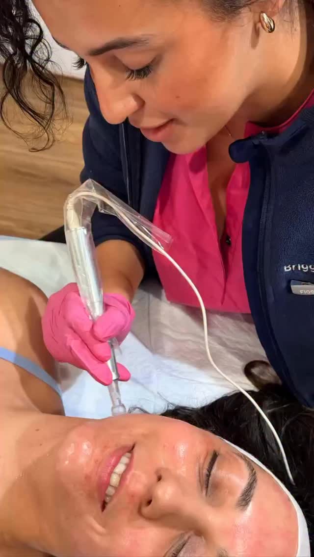Microneedling doesn’t end when you leave the treatment room.
After your session, microchannels in the skin temporarily allow deeper product absorption — which is exactly what drives your results. But that same window makes your skin vulnerable.
For the next 5 days, avoid:
🚫Retinoids, acids, and active ingredients
🚫 Fragrances and harsh cleansers
🚫 Makeup for the first 24 hours
Stick to:
✨ Gentle, fragrance-free cleanser
✨ Hydrating serum (hyaluronic acid is ideal)
✨ SPF 30+ daily — non-negotiable
What you do post-treatment directly impacts what you see in the mirror.
At UpLift Spa, aftercare guidance is included with every microneedling session — not an afterthought. Our providers walk you through exactly what to use, what to skip, and what to expect at every stage of healing.
📲 Questions? DM us — we’re here before, during, and after your treatment.