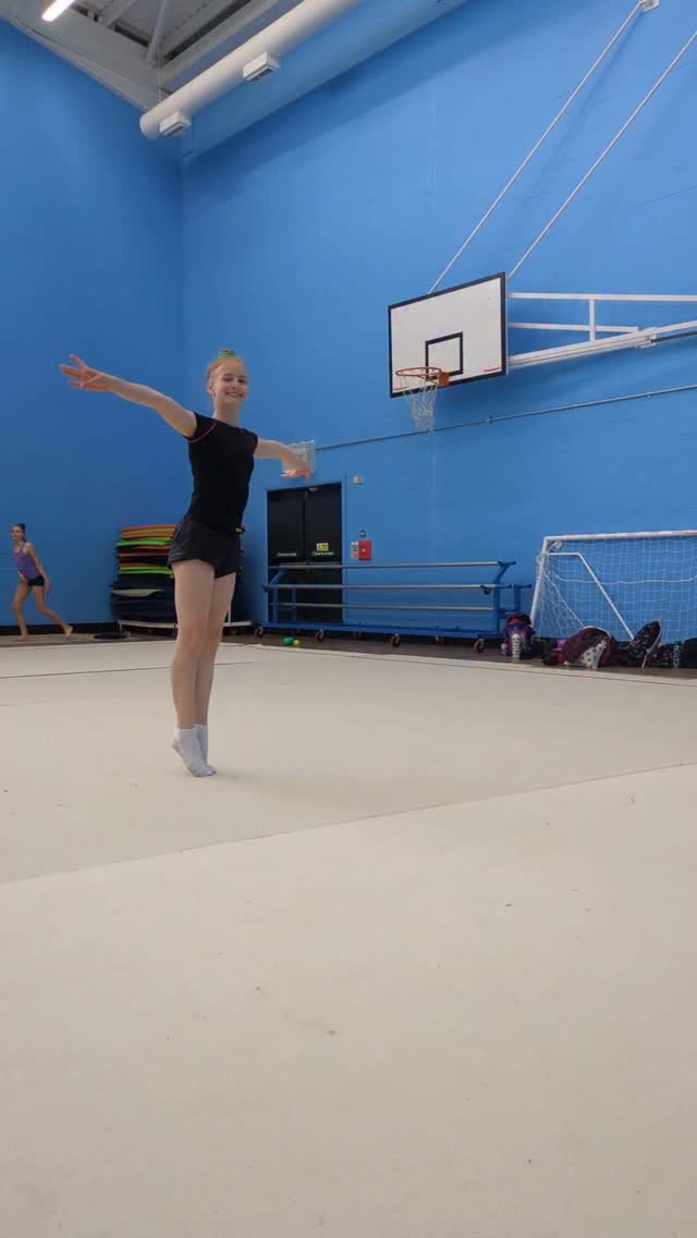 Quick highlight from some recent acrobatic practice 🤸♀️