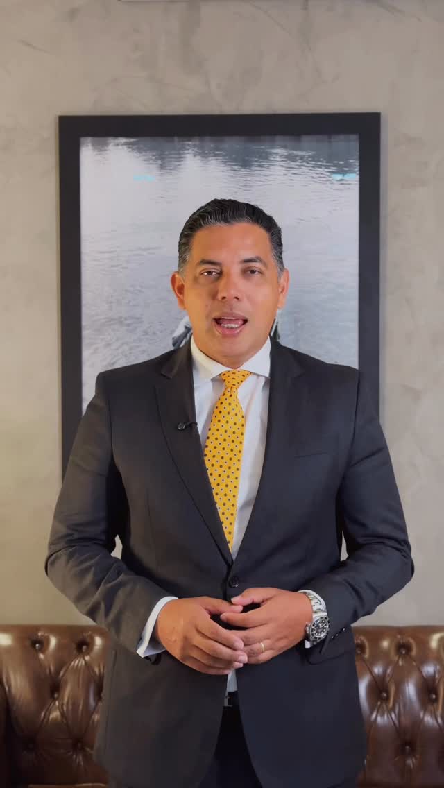 Muitos empreendedores acreditam que contratos com o poder público funcionam da mesma forma que contratos da iniciativa privada. E é justamente aí que surgem decisões precipitadas que podem gerar ainda mais prejuízos.
Diante de inadimplência, aumento de custos ou desequilíbrio contratual, agir sem estratégia pode comprometer não apenas o contrato, mas também a relação construída ao longo da prestação de serviço.
Um aconselhamento jurídico estratégico permite encontrar soluções seguras, preservar relações e buscar o equilíbrio contratual da forma correta, muitas vezes sem precisar recorrer ao Judiciário.
