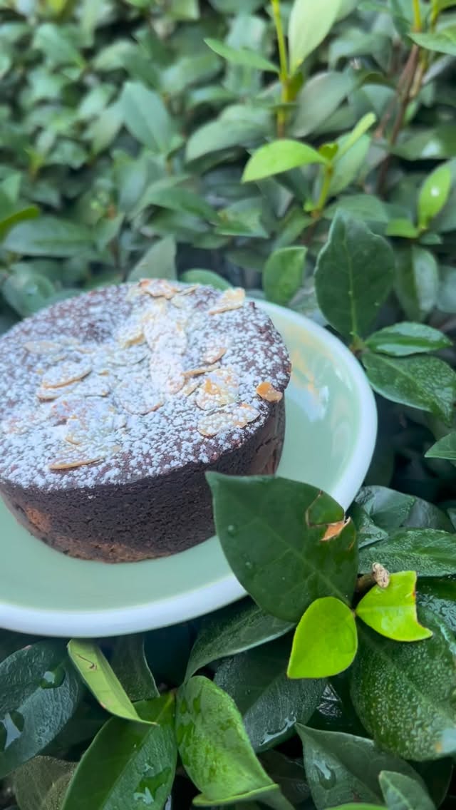 If a hazeldine and a chocolate hot cross bun came together… this would be it.
Meet the Chocolate Bosstock.
Chocolate syrup soaked, layered with chocolate hazelnut crème, raspberry jam, and almonds.
Rich, balanced, and hard to walk past!
