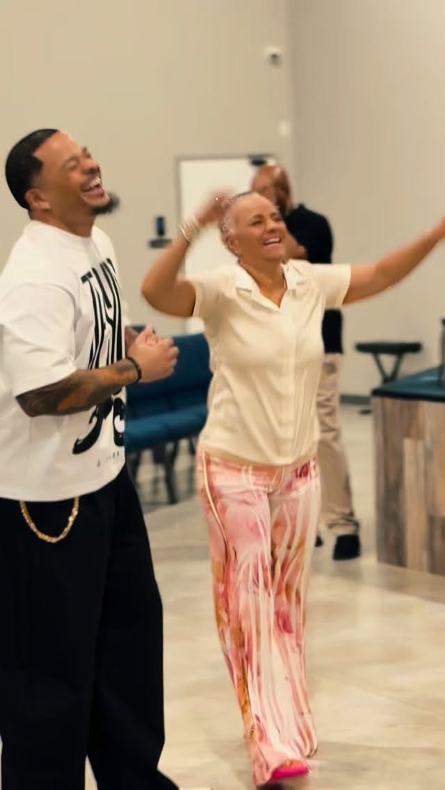 The momentum is building, the atmosphere is shifting, & Sunday was proof of exactly that ! If you missed it… just know God MOVED and you can always catch our live stream via YouTube 🎥🙌🏾 #yamsmonth #topfwc #thetopchurch #houstonchurch #youngadultsministry