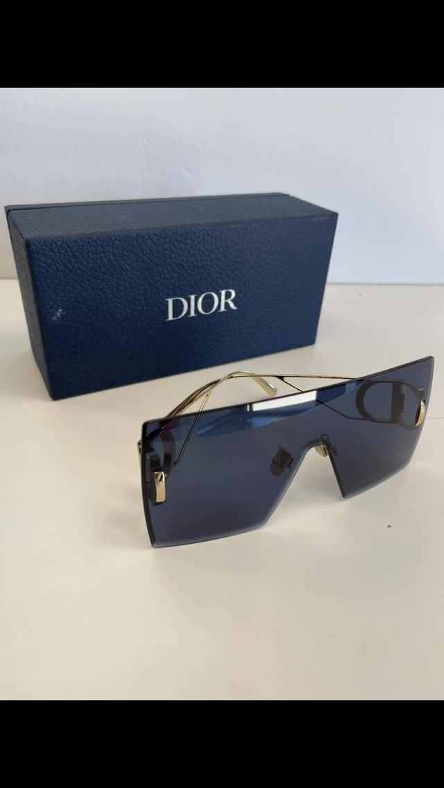 C Dior Frameless Sunnies😎
👑Price: $375
‼️30 Day Layaway Available‼️
$125 Deposit + $10 Fee
👑HIS & 👑Her Luxury Consignment Boutique is a resale boutique and is not affiliated, associated, or endorsed by any of the brands posted and are being sold under the Nominative Fair Use Act which states selling authentic branded items is not considered trademark infringement. All brands are preowned and 100% authentic.
OPEN Tuesday thru Saturday
10a - 4p
875 West Poplar Ave
Shops of Collierville
STORE: 901-861-0056
TEXT: 901-356-3655
www.hisandherconsignment.com
#hisher
#hisherconsignment
#consignment
#FYP
