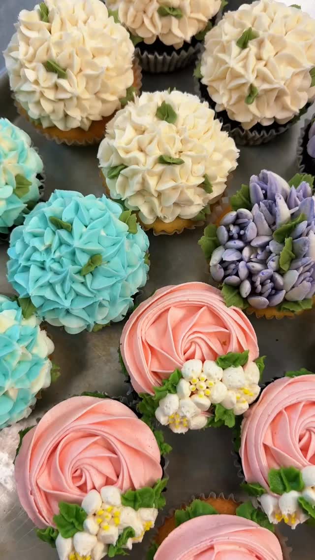 These Mother’s Day beauties are available today until we sell out! 💐🌷🌸Open until 6pm! #happymothersday #mothersdayflowers #flowercupcakes #sanjose #bayarea