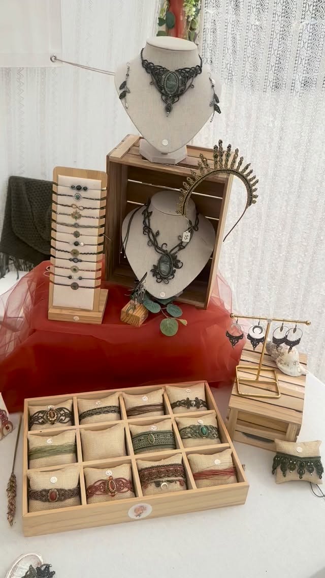 Un petit tour sur mon stand…
Dis-moi : quel est ton bijou préféré ?
Je suis jusqu’à 19 heures à la Réole !