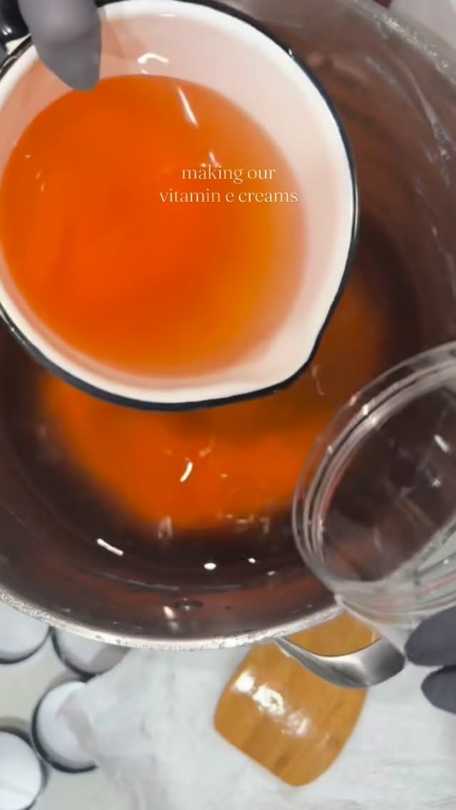 Just us in the lab making your skin glow 🤎
#skincare #vitamine #glow