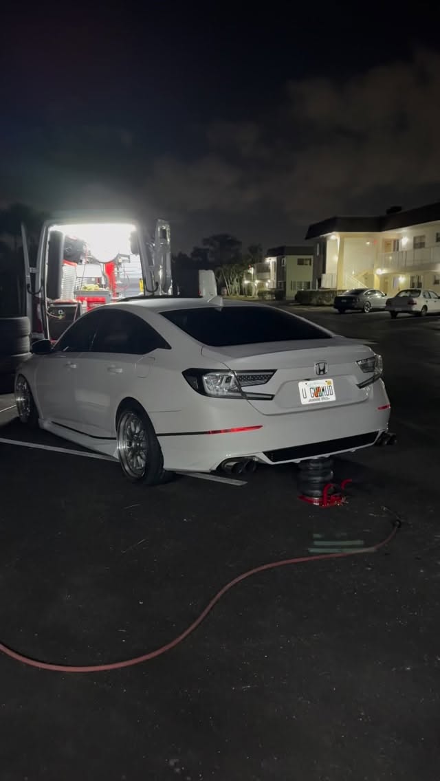 New tires mounted and balanced for @helllofern 🛞
Do you need new tires? DM us or send us a message at 786-802-2456!
#tires #tireshop #miami #smallbusiness #mobiletire