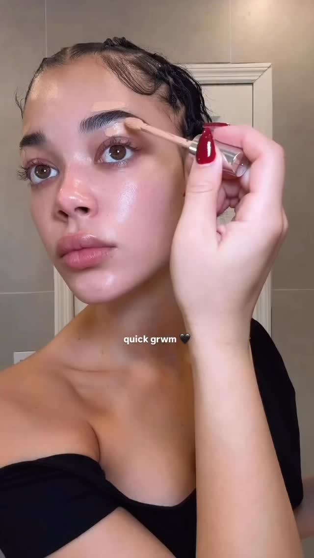 That snatched-in-5-minutes glow? Yes please 🙌🏾
@sadesisi shows how a few key steps — cream blush placed high, a precise liner flick, and that glossy mauve lip — turn a “quick GRWM” into a full glam moment.
Save this one for your next busy morning. 💗
#quickgrwm #grwmmakeup #softglam #everydaymakeup makeuptutorial cleangirlmakeup glowymakeup cremeblush makeupinspo beautyreel lumenessencebeauty
