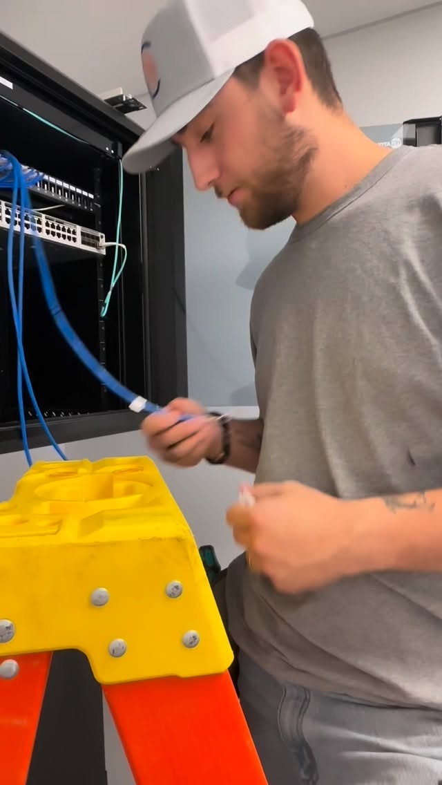 Precision in every connection 🛜👷🏻
Terminating RJ45 the right way because your network deserves reliability from the start.
#networking #RJ45 #installation #techlife #behindthescenes