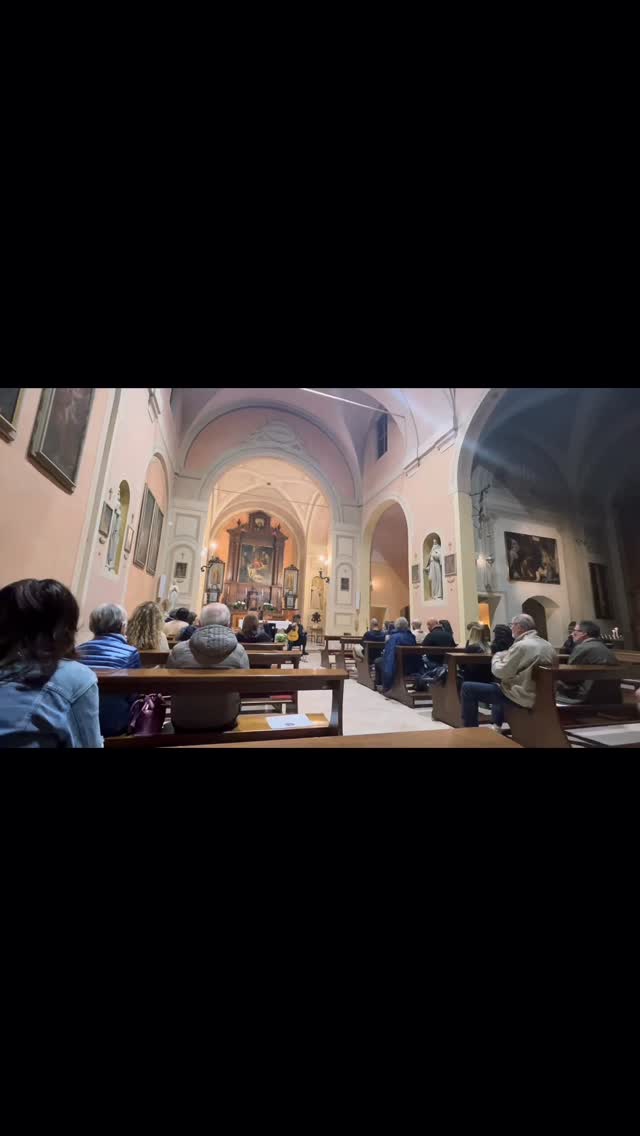 Si è conclusa con grande successo la stagione primaverile del Gala Music Festival a Imola 🌱
Il 2 maggio, nella Chiesa dei Frati Cappuccini, il Duo Margotti – Caputo ha regalato al pubblico una serata elegante e intensa, dedicata alla musica da camera per flauto e chitarra.
Il programma ha attraversato il lirismo e il virtuosismo di Mauro Giuliani con il celebre Gran Duetto Concertante, fino ai colori e alle atmosfere della Suite Española di Isaac Albéniz con Granada e Asturias.
Ad arricchire il concerto è stato l’interludio pianistico del giovane talento bolognese Alexander Gollini, per il terzo anno consecutivo laureato del prestigioso @premio.alberghini, con musiche di Schubert e Mendelssohn.
Grazie al pubblico di Imola per aver condiviso con noi questa stagione di musica e bellezza.
#galamusicfestival #imola #musicaclassica
