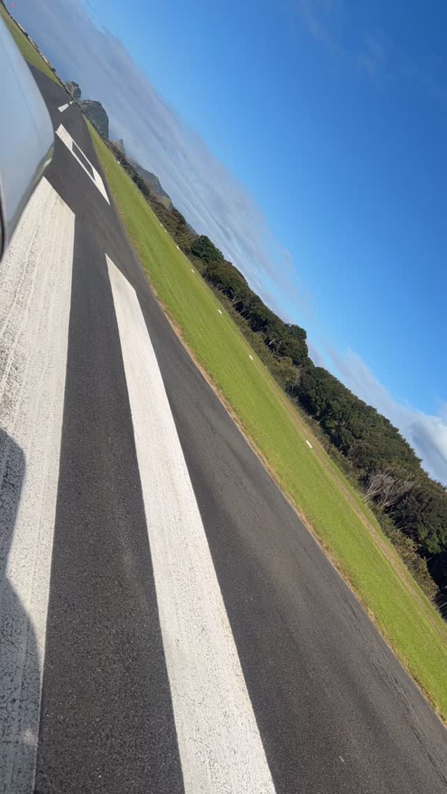 Tilt your phone slightly and come for a ride in the right hand seat from Great Barrier Island back to Hamilton Airport ☀️⛅️🌧️
#cpltraining #crosscountryflight #greatbarrierisland #nzaviation