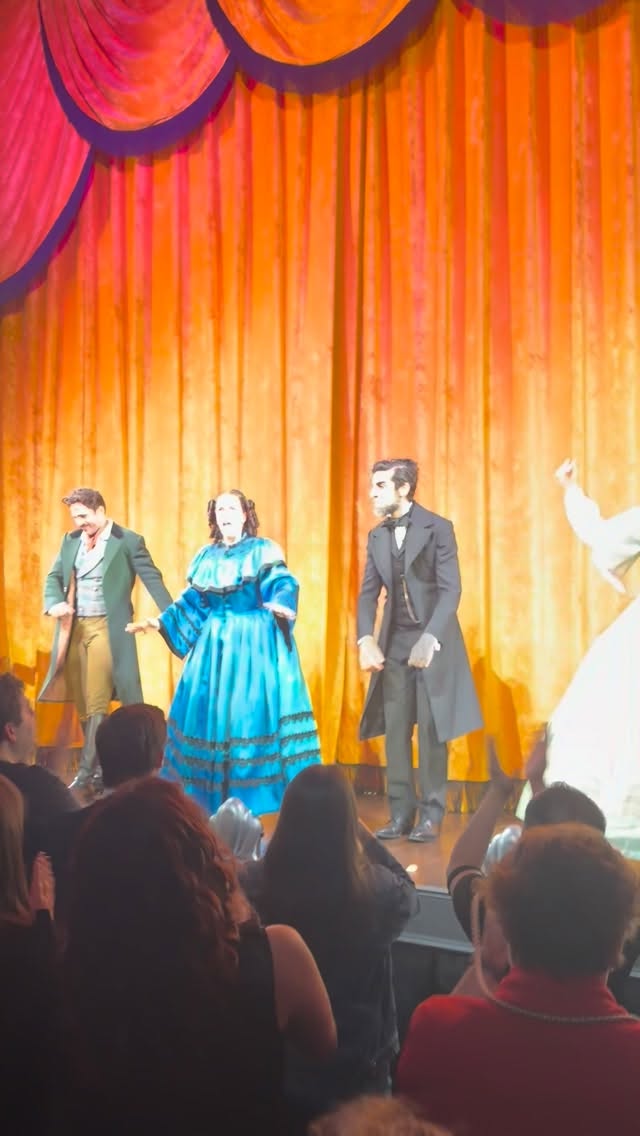 Catherine Tate bows for @ohmaryplayuk all I can say is WOW #catherinetate #ohmary