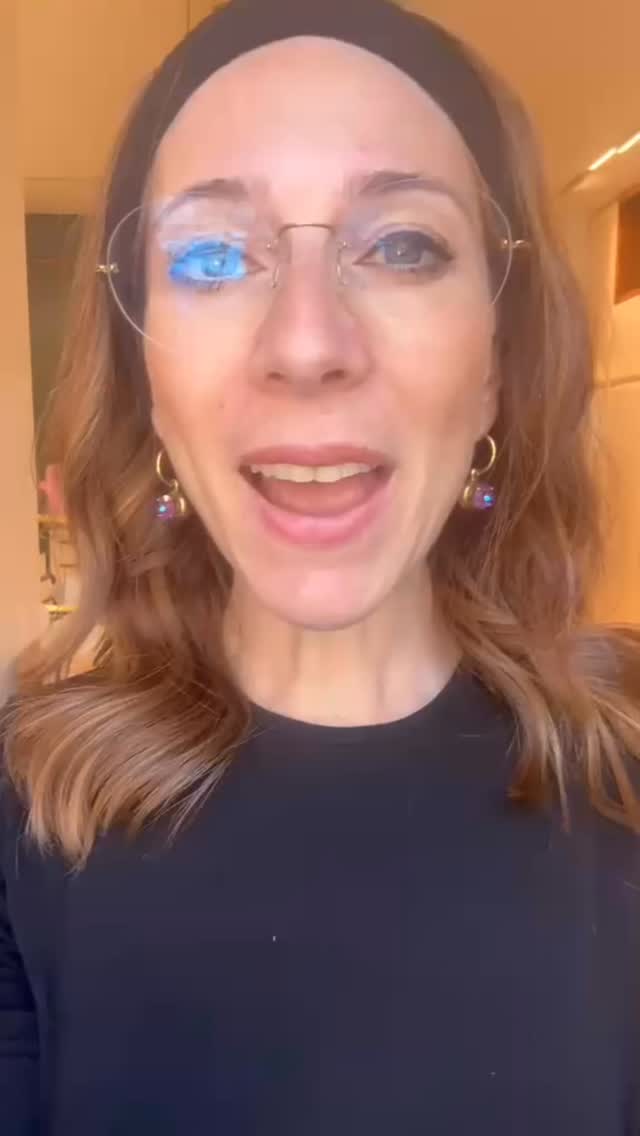 Are you wondering if you should send our Mother’s Day podcast to someone you love? 🤍
Before you hit send, take a moment to pause and consider what they might be carrying this year. For someone navigating child loss or infertility, this day can feel especially heavy.
Hadassah Hazan shares gentle, thoughtful tips on how to approach this with sensitivity, so your intention to support truly lands the way you hope ❤️🩹
Our podcast drops tomorrow morning (Israel time).