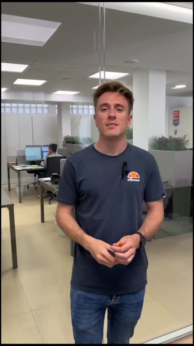 🚗🔋¿Quieres cambiarte de coche y pasarte a uno eléctrico?
Si adquieres un vehículo eléctrico o híbrido enchufable, o si instalas un punto de recarga, puedes deducirte el 15% de estos gastos en tu declaración de la Renta.
📹 Nuestro asesor Arturo Cruz te explica todos los detalles en este vídeo.