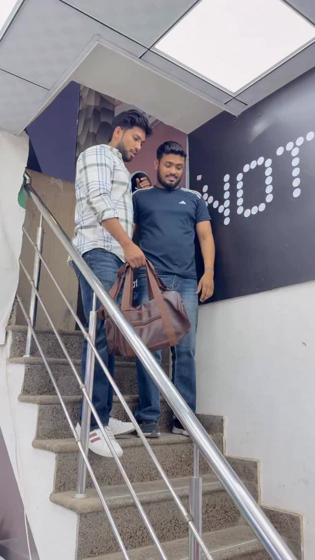 iPhone बेचने चला था, खुद बिक गया 💀
.
.
.
.
.
#dealsmilegi #mobilephoneshop #relatable #new #trand