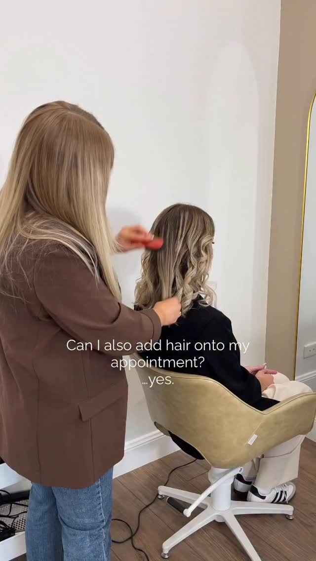 You can book hair+makeup online with just a click 🫶🏼
GHD curls is a 45min add-on service to makeup. The perfect compliment to your glam ✨
Please note: I do not provide upstyling services.
I also do not provide hairstyling services for bridal parties.
Send me a message for some incredible hairstylist recommendations!
