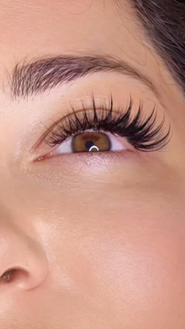 Your lashes, but better.
#magnificentlashart #lashes #lashextensions