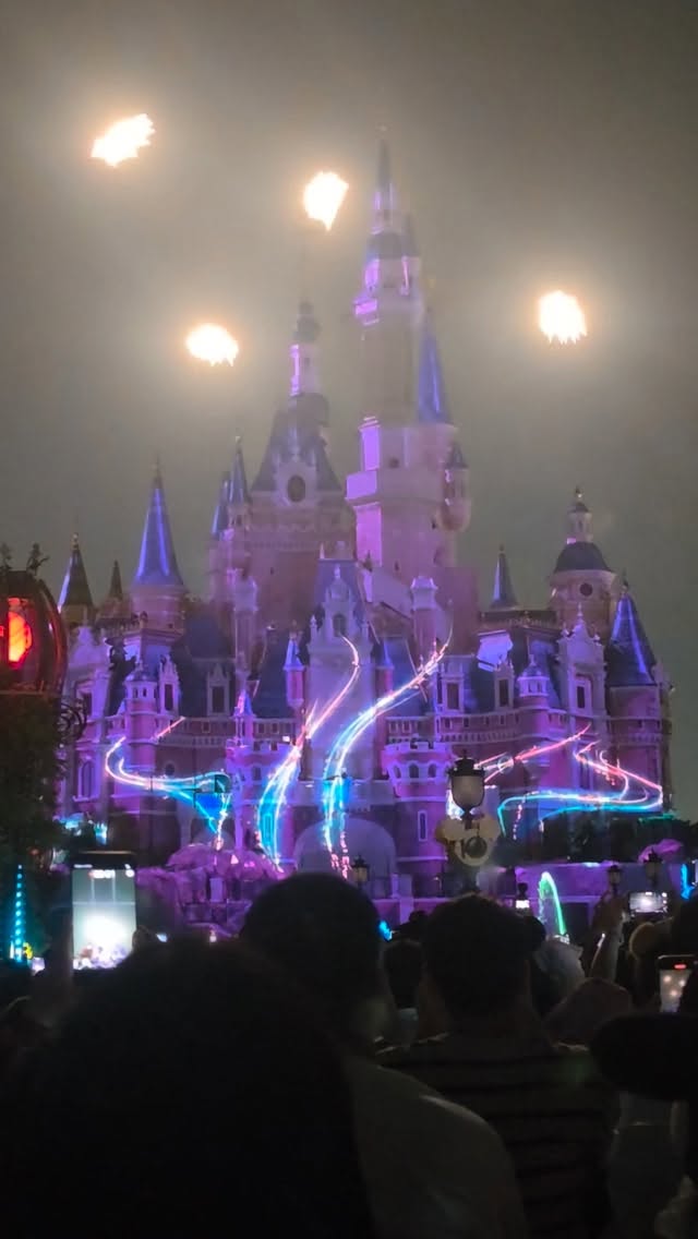 This goes harder than it should. Starts all innocent but halfway through gets into a rock villains vibe. All for it!
Thanks Shanghai Disney, twas a great day!!
#shanghaidisney #illuminatedisney