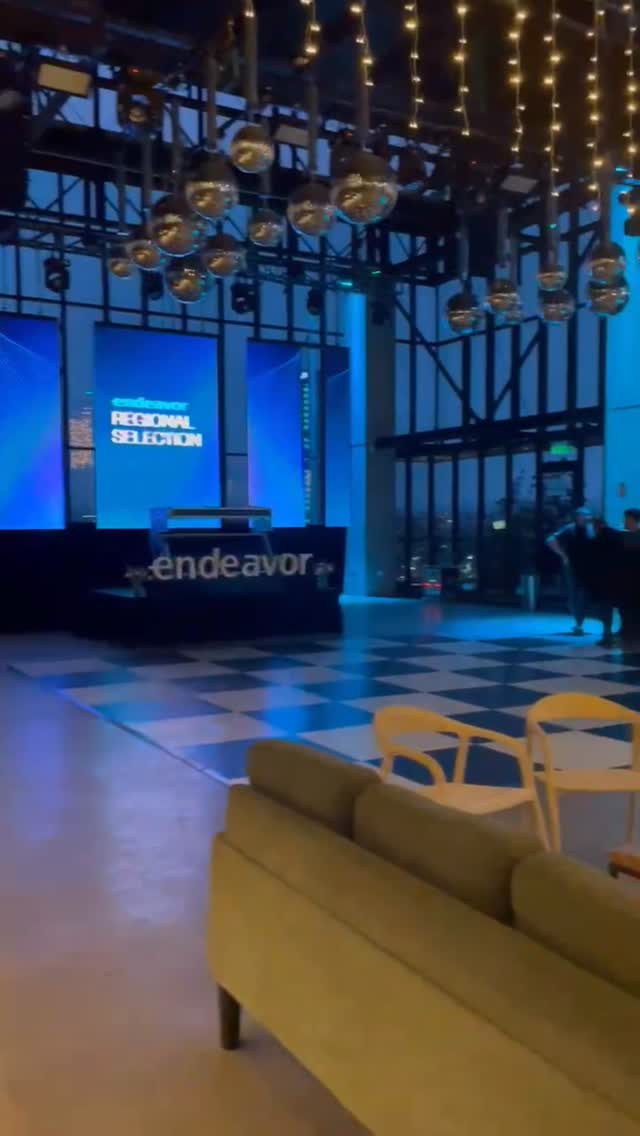 Evento para @endeavorcl en Santiago Sky, muy contentos con el resultado🥂
¿Hablamos?
comercial@bordo.cl | +56 9 9216 0293
.
.
.
#Bordó #CreandoExperiencias #EventosCorporativos #EventosChile #ProducciónDeEventos