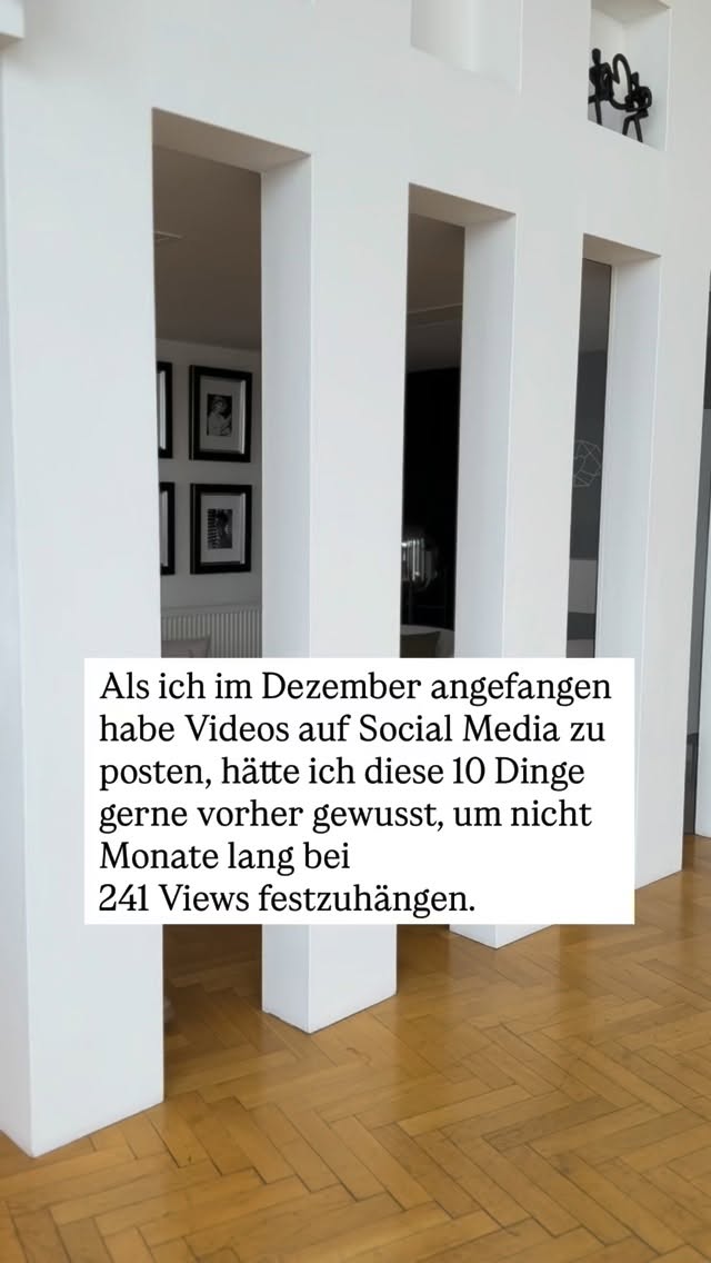 Hör auf zu warten, bis es sich „perfekt“ anfühlt.
Hier ist die ungeschminkte Wahrheit über dein Business auf Social Media:
1️⃣ Disziplin > Motivation: Wenn du nur postest, wenn du „Bock“ hast, hast du ein Hobby, kein Business. Der Erfolg entscheidet sich an den Tagen, an denen du am liebsten alles hinschmeißen würdest.
2️⃣ Die ersten 30 Videos sind Schrott: Und das ist okay! Hör auf zu analysieren und fang an zu produzieren. Quantität ist am Anfang dein einziger Weg zur Qualität. 🛠️
3️⃣ Deine Hook ist alles: Wenn die ersten 3 Sekunden nicht knallen, ist dein restliches Video wertlos. Niemand wartet darauf, dass du zum Punkt kommst. 🎯
4️⃣ Ego aus, Kunde an: Deine Views sind nicht dein Selbstwert. Konzentrier dich darauf, dein Messaging so spitz zu machen, dass dein Wunschkunde denkt: „Die liest meine Gedanken.“
5️⃣ Profil-Check vor Viralität: Ein viraler Hit bringt dir gar nichts, wenn dein Profil aussieht wie ein Flohmarkt. Fix deine Bio und deine Pinned Posts, BEVOR du nach Reichweite schreist.
6️⃣ Cringe gehört dazu: Das peinliche Gefühl vor der Kamera verschwindet nie. Werde Profi darin, trotz des Cringes auf „Veröffentlichen“ zu drücken. 🏔️
7️⃣ Hör auf zu kopieren: Content-Klau macht dich zur billigen Version von anderen. Sei das Original, sonst wirst du nie die Nummer 1 in deiner Nische.
8️⃣ Technik ist zweitrangig: Dein Handy und Tageslicht reichen. Wer nach besserem Equipment schreit, sucht meistens nur eine Ausrede, um nicht anfangen zu müssen. 📱
9️⃣ Vorrat schützt vor Burnout: Regelmäßig posten ist ein Marathon. Wenn du nicht vorproduzierst, frisst dich der Algorithmus bei der ersten Pause lebendig auf.
🔟 Die Leute werden lachen: Ja, man wird über dich urteilen. Und? Während die lachen, baust du dir dein Untermehme auf. Lern, es zu genießen. 🏆
Verstanden? Gut. Jetzt Handy weg, Kamera an und mach endlich dein Ding. 👇