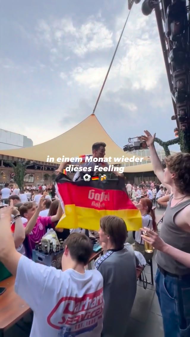 in einem Monat können wir wieder diese Emotionen und diese Stimmung zusammen erleben 👀⚽️
Also ja, ihr seht richtig - Wir werden Public Viewings der deutschen WM-Fußballspiele veranstalten.😍
more Infos & Ticketdrop 🔜 tomorrow! 🎟️
#publicviewing #wm2026 #diehalletor2 #fußball #wm