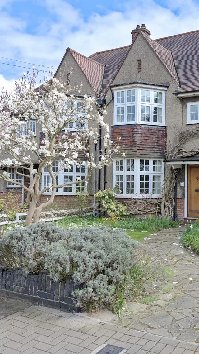 Client found a buyer for this home in a week! Great marketing = Great Sale
I’d love to work with you - drop me a PM!
#propertyphotography #propertymarketing #sold #hertfordshire #photography